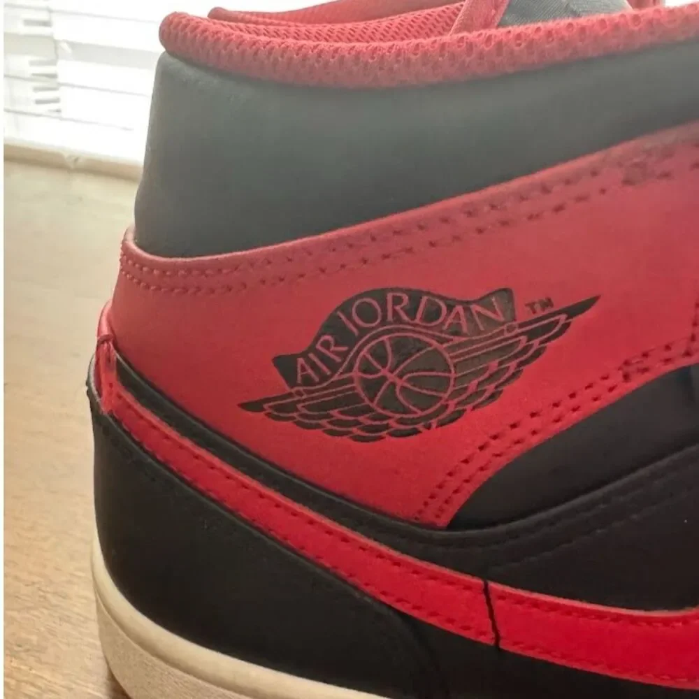 Mens Air Jordan Retro 1 Mid 